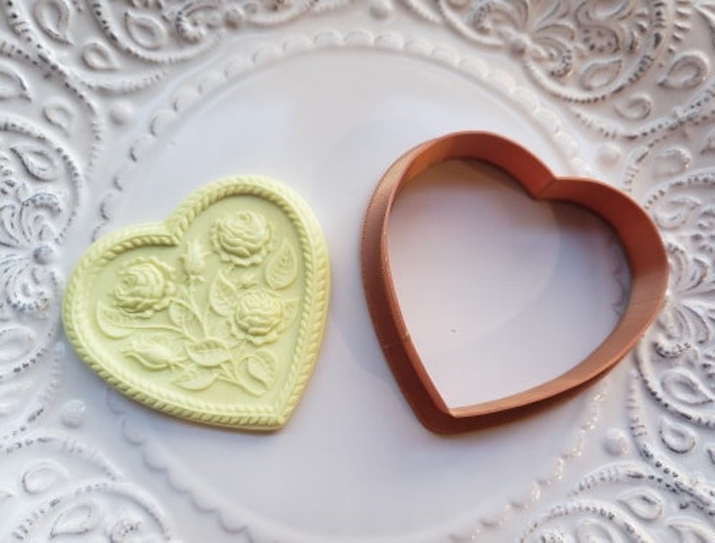 molds are all sold separately Fits mold 5125 and 5100 COOKIE CUTTER ONLY