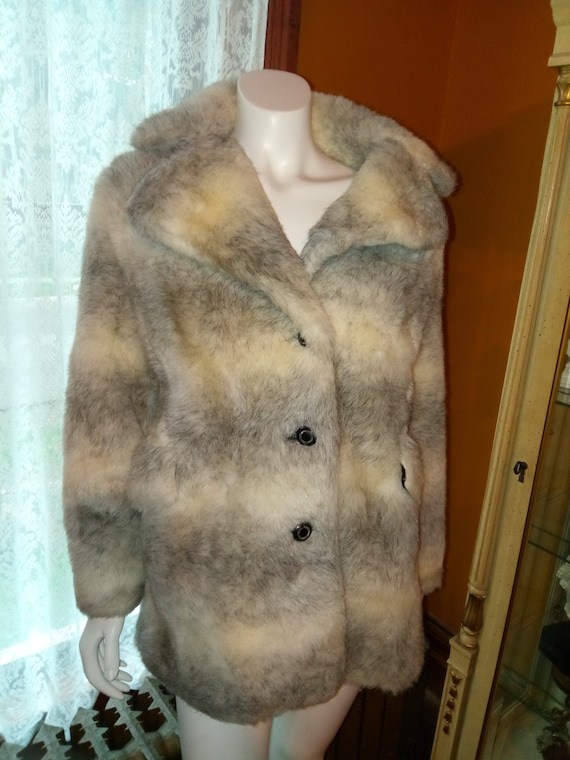 Vintage faux fur coat   Gem