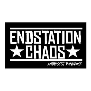 Puede incluir: Diseño gráfico en blanco y negro con el texto "Endstation Chaos" y "Anti-Fascist Punkrock" sobre un fondo negro. Dos estrellas blancas están a cada lado del texto "Chaos".