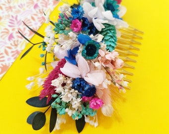 Wedding hair comb made of dried and preserved flowers