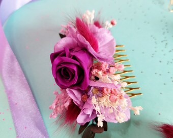 Wedding hair comb made of dried and preserved flowers