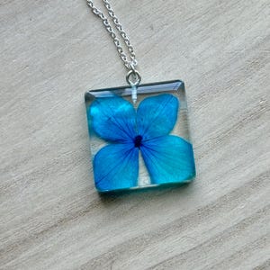 Blue Flower Resin Pendant Necklace, Botanical Resin Necklace, Floral Preserved Pendant Jewelry