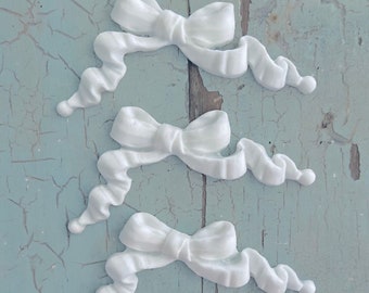 4 Elaborate French Bows Appliqués - Item 35-0708