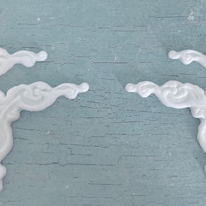Ornate Decorative Corner FURNITURE APPLIQUES - Item 21-0708