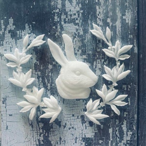 Small Bunny Head with Berry Garland FURNITURE APPLIQUES - Item 62-0708