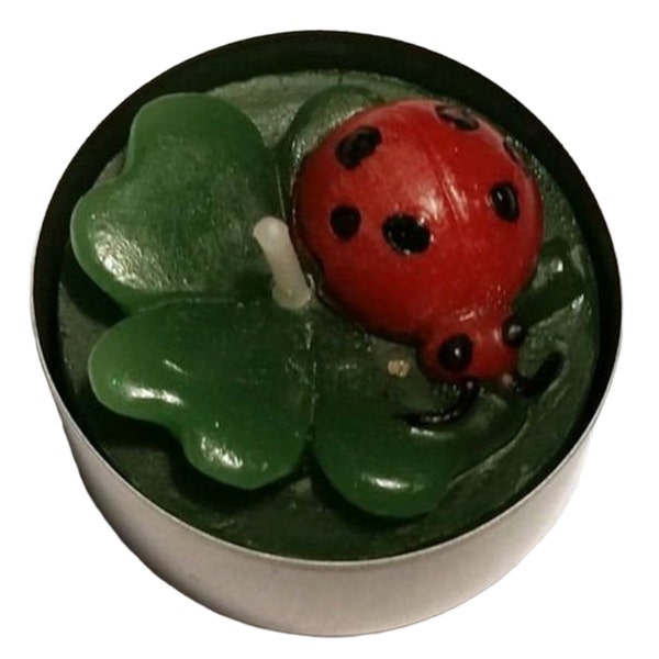 Tealight cloverleaf ladybug made of paraffin wax: Handmade and pretty gift for the turn of the year - a harbinger of good luck!