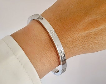 Silver Clover Bracelet, Simple bangle, Stack bracelet, Statement Bracelet, Gift for Women, Anniversary Gift, Minimalist Bangle