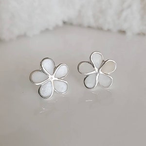 Mother of Pearl Earring, Sterling Silver Women Flower Earrings, Mother of Pearl Studs, Anniversary Gift, Women's Earrings