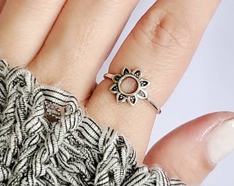 Sun Flower Sterling Silver Ring, Floral Ring, Dainty Women's Ring, Mother's Gift, Wild Flower Ring, Simple Girls Ring, size 4-12