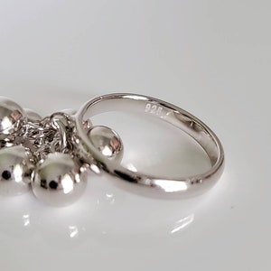 Bague pendante avec perles, bague en argent sterling, breloque boule, bague tendance pour femme avec perles 925, boules pendantes, bague mouvement sphères image 2
