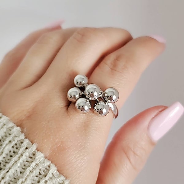 Dangling Beads Ring, Sterling Silver Ring, Ball Charm Ring, 925 Bead Women Statement Ring, Dangling Balls, Spheres Movement Ring