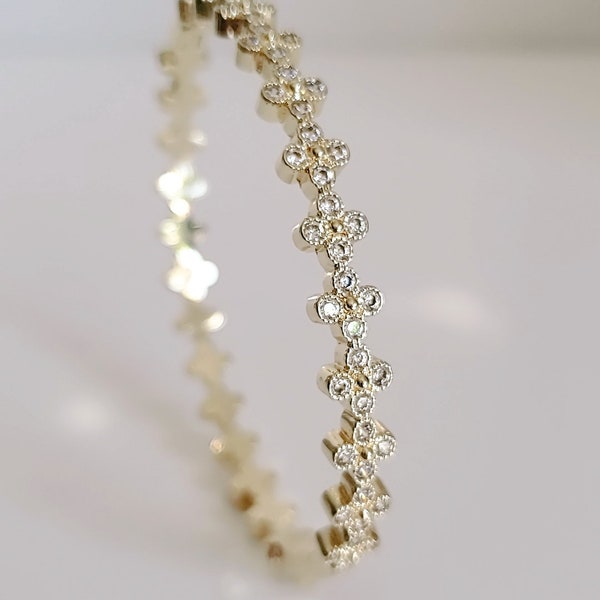 Gold Clover Bangle Bracelet, Simple bangle, Stack bracelet, Statement Bracelet, Gift for Women, Anniversary Gift