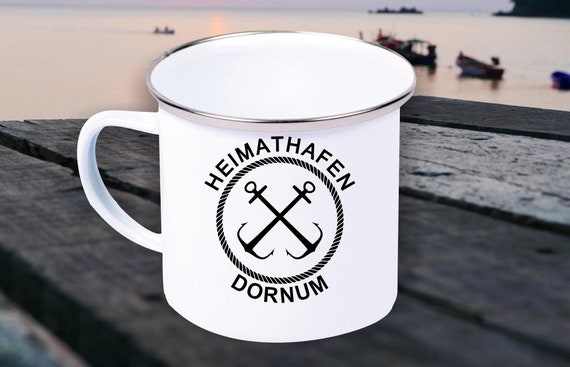 Emaille Becher "Heimathafen Dornum Urlaub Familie" Tasse Kaffeetasse Kaffeebecher Mug Retro