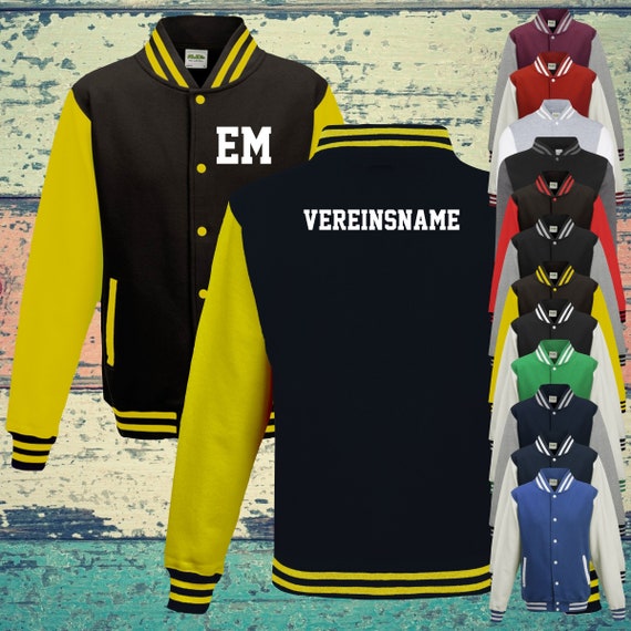 College Jacke mit Wunschdruck auf der Vorderseite mit Initialen und Rückseite mit Vereinsname Trainings Jacke Sport Verein