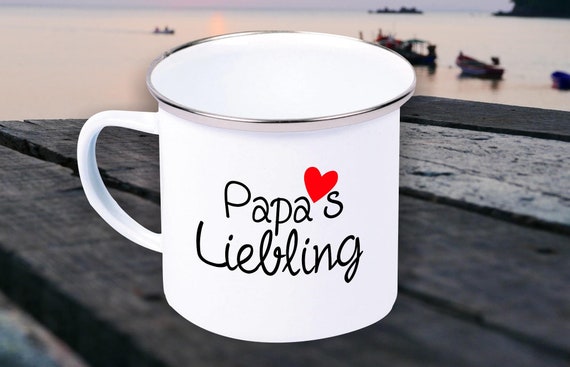 Emaille Becher "Papas Liebling Vatertag Dad Papatag" Tasse Kaffeetasse Kaffeebecher Mug Retro