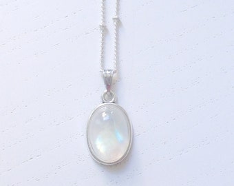 Dainty vintage moonstone necklace