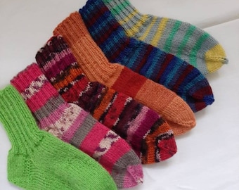 Gestrickte Babysocken Kindersocken Stricksocken Wollsocken Strümpfe Größe 22/23