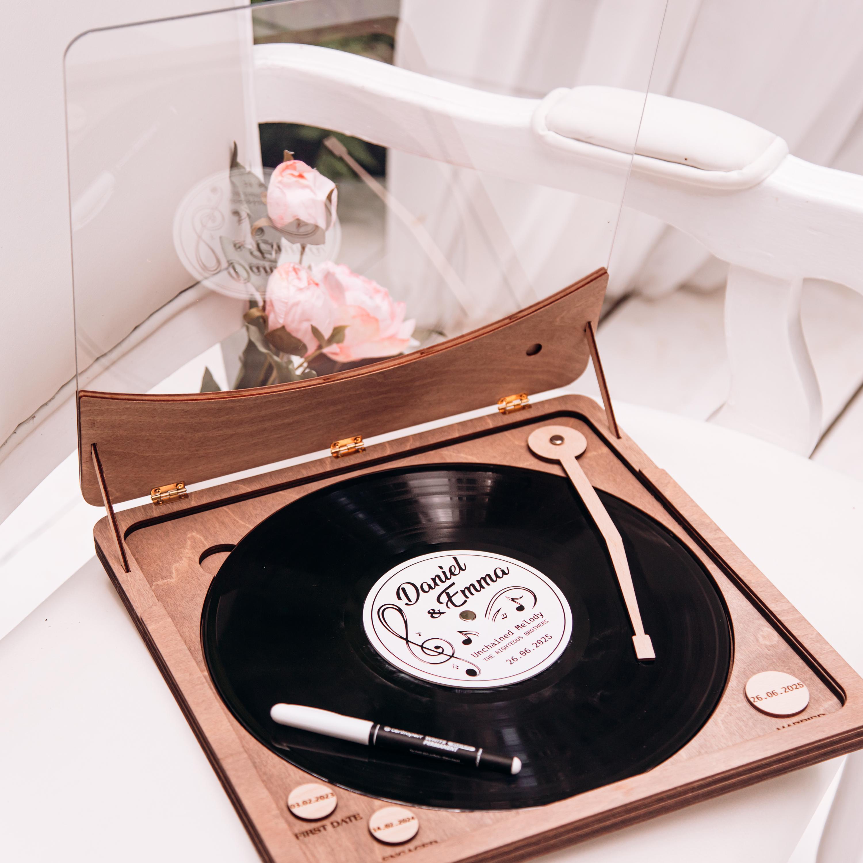 パーソナライズされたビニールレコードの結婚式のゲストブック：音楽を