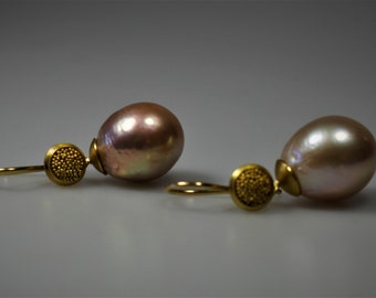 wonderful pink pearl earrings with 22kt yellow gold hoops