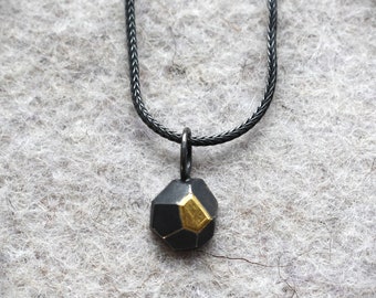 faceted pendant made of silver with fine gold