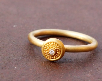 fine ring made from 18 and 22 kt gold, diamond