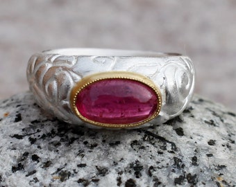 pink turmaline ring ,silver cast with 22kt goldbezel