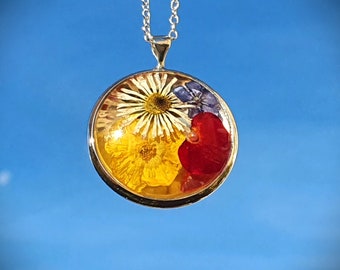 Kette ~ Echte Blüte Blumenwiese ~ Kunstharz Kette, Blumen Kette, Geschenk für Frauen, gepresste Blumen, getrocknete Blüten Halskette