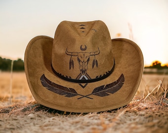 Hecho a pedido - Cráneo de ganado quemado a mano y sombrero de vaquero de plumas, sombrero occidental de ala ancha