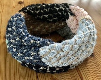 Knitted #Loop in honeycomb pattern