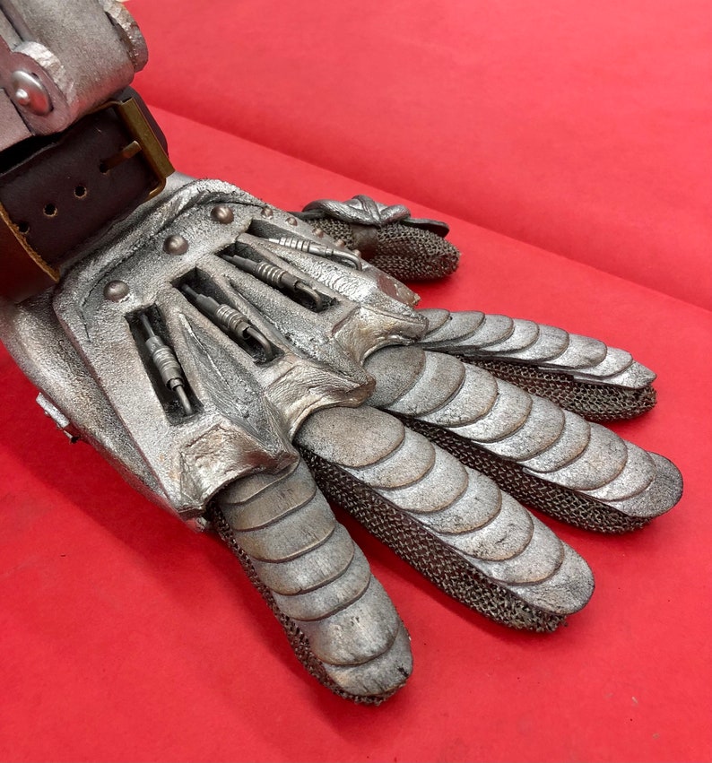 Army of Darkness Ash Mechanical Hand image 1