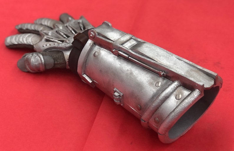 Army of Darkness Ash Mechanical Hand image 5