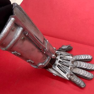 Army of Darkness Ash Mechanical Hand image 4