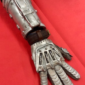 Army of Darkness Ash Mechanical Hand image 3