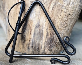 Triángulo cajún hecho a mano: instrumento de percusión de acero forjado