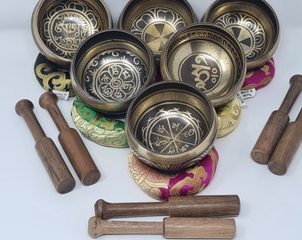 Etching Handmade Singing bowls -Healing singing bowl –Handmade Tibetan Mantra Stunning Art, Singing Bowl for Meditation, Sound- 1 pcs 3.2in