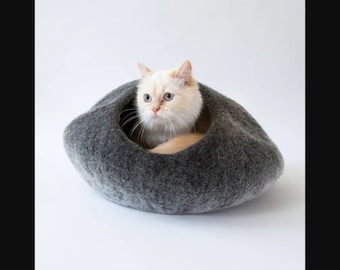 Handmade Felt Cat Cave Bed: Eco-Friendly Wool Cat House