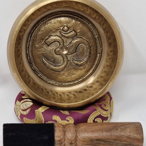 Stunning Carved Hand-Beaten Singing Bowl, Tibetan, Himalayan Gupla Singing Bowl for Meditation, Sound Peace and Love, Mindfulness 4.5inch