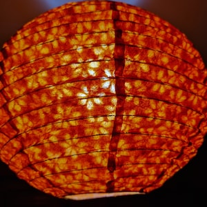 Paralumi, paralumi in carta Lokta fatti a mano - Forma rotonda - Paralumi sospesi - Colori arancione, giallo, bianco e rosso