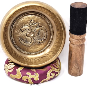 Superbe bol chantant sculpté à la main, bol chantant gupla tibétain, himalayen pour la méditation, sonner la paix et l&#39;amour, pleine conscience 4,5 pouces