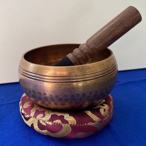 Hand Beaten Singing Bowl , Tibetan, Himalayan Gupla Singing Bowl for Meditation, Sound, Peace and Love, Mindfulness YogaChakra Healing UK