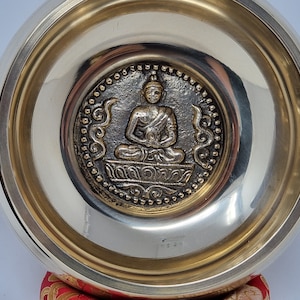 Handmade Tibetan Stunning Buddha Engraved Singing Bowl , Himalayan Bowl for Meditation, Sound, Peace & Love, Mindfulness Yoga Healing 15.5cm