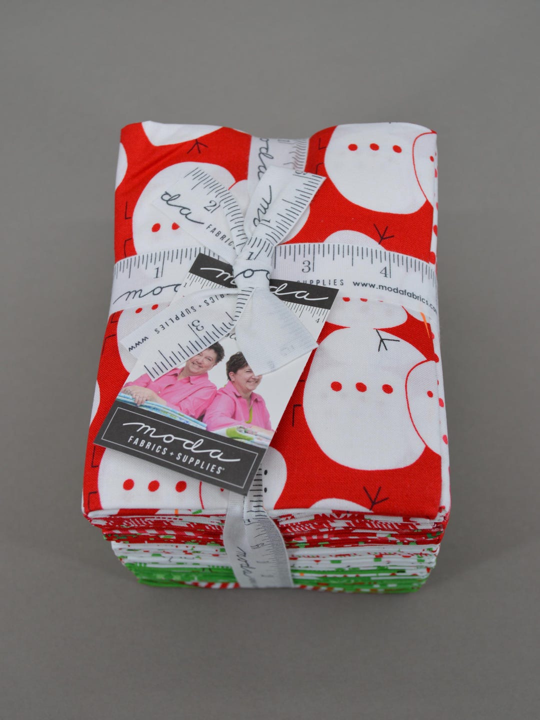 Moda Merry and Bright Fat Quarter Bundle, 26 Christmas Quilting Cotton ...