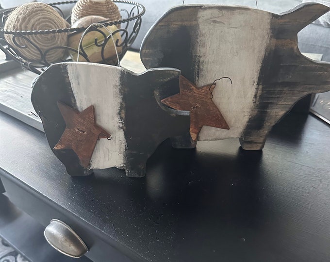 Rustic Americana primitive pig