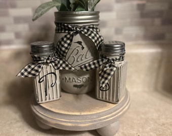 Riser set. Includes small riser, salt & pepper shaker and mason jar.