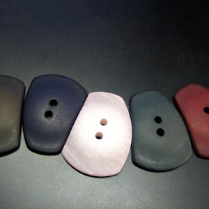 Asymmetrical button - color to choose - 34 mm - buttons