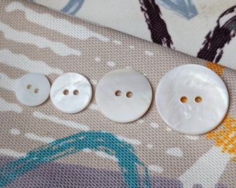 7x mother-of-pearl buttons - white - 11 mm to 28 mm - buttons