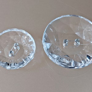 Eleganta knappar - Klara - som glas - plast - fasetterade - Knappar