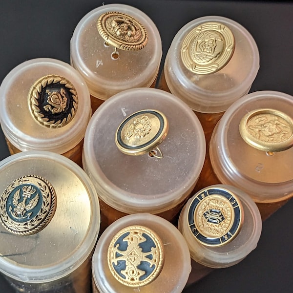 Offre haut de gamme: petits boutons de blason, boutons avec emblèmes au choix 10 pièces 14 mm et 15 mm