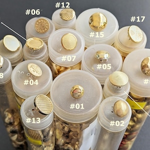 10x knappar - guldfärgade - 10 mm till 15 mm - med öljett - valfritt - Knappar