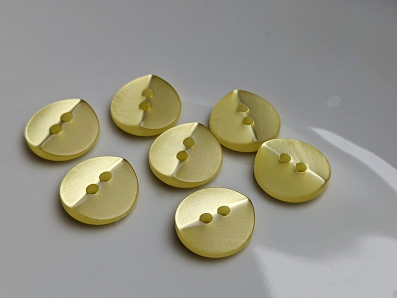 small, yellow plastic buttons to choose from 10 mm to 13 mm image 3